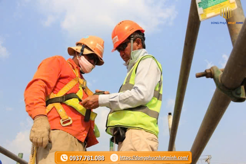 Chất Liệu Và Tiêu Chuẩn Chất Lượng Khi May Đồng Phục Bảo Hộ